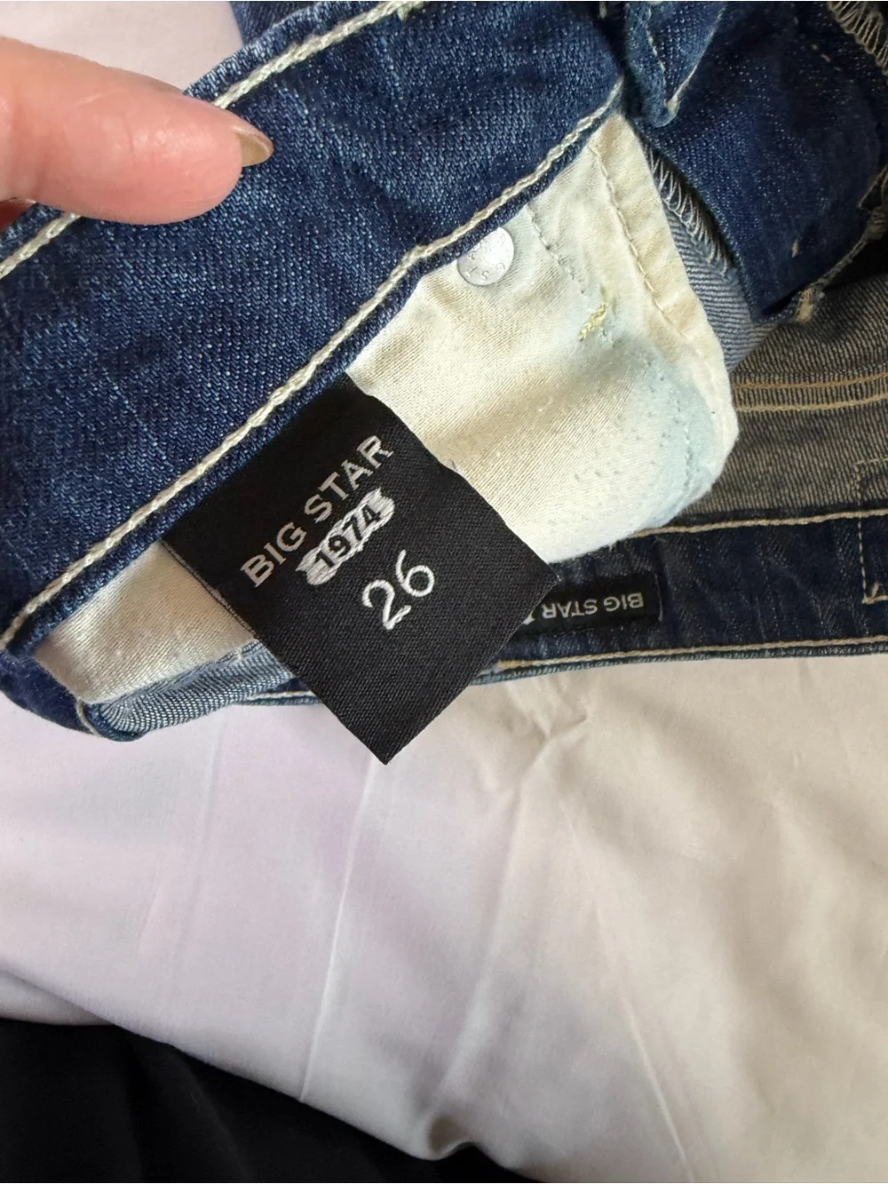 Big Star Remy Low-Rise jean shorts Jeans in Medium Blue 26 - Picture 3 of 4